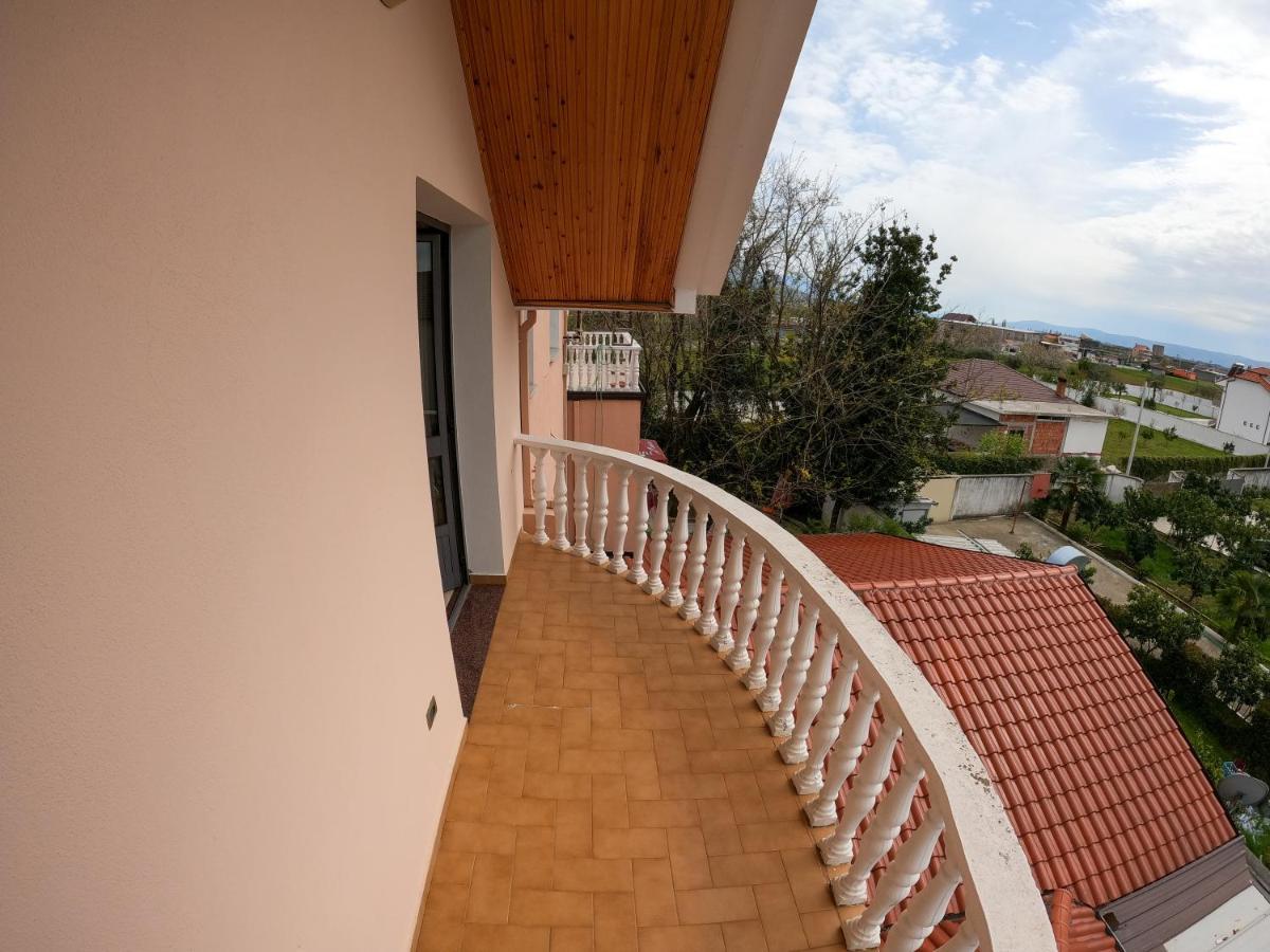 Hotel Hasmegaj Mahall' e Kryethuit Exterior foto