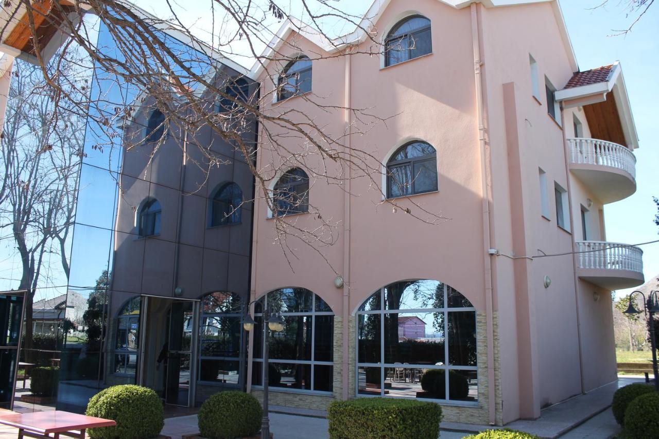 Hotel Hasmegaj Mahall' e Kryethuit Exterior foto